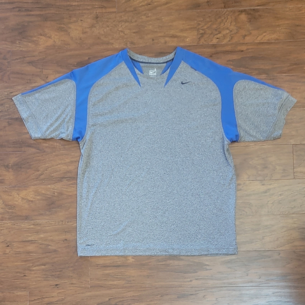 Nike Dry Fit Men's V-Neck Size Large Grey T-Shirt
